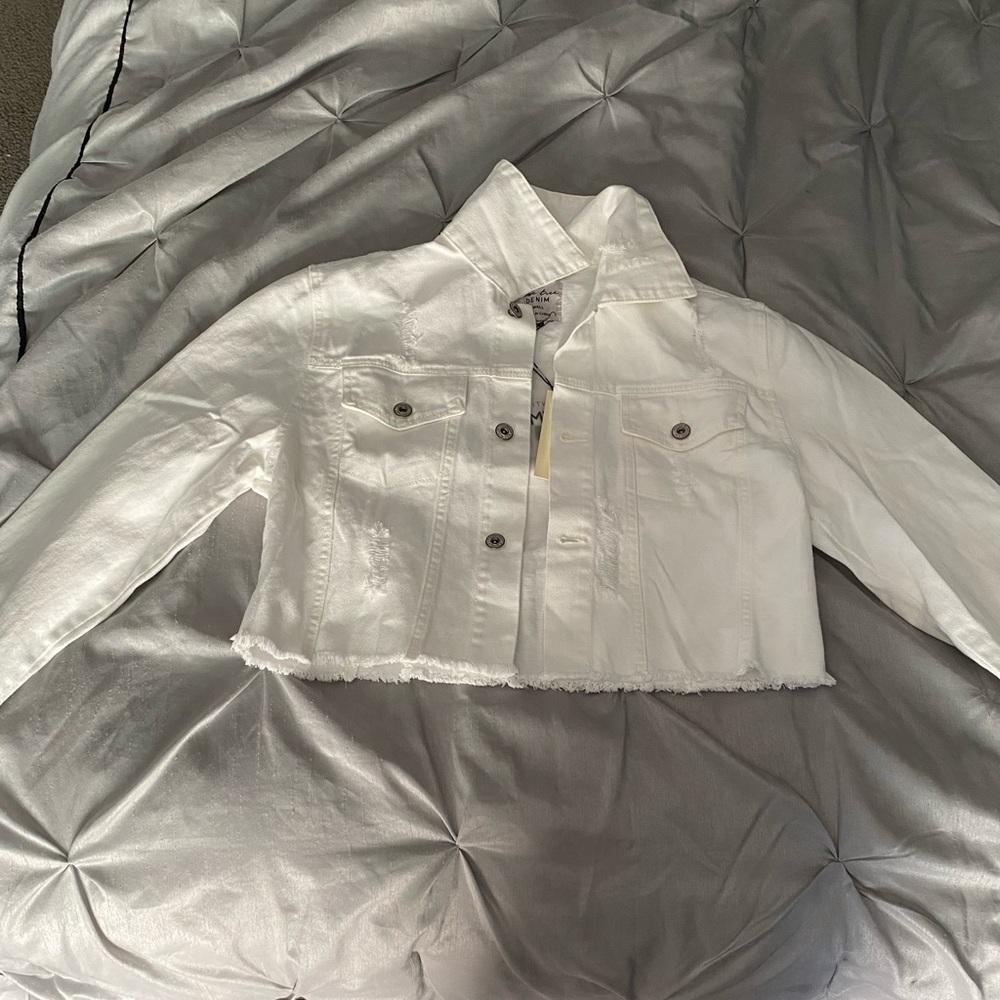 White crop denim jean jacket